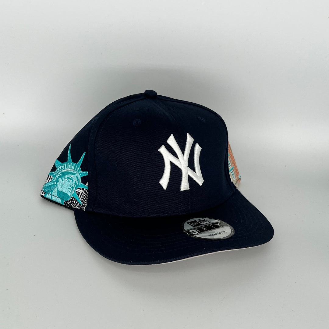 Black New York Yankees Statue of Liberty Side Patch New Era MLB 9Fifty Snapback Hat