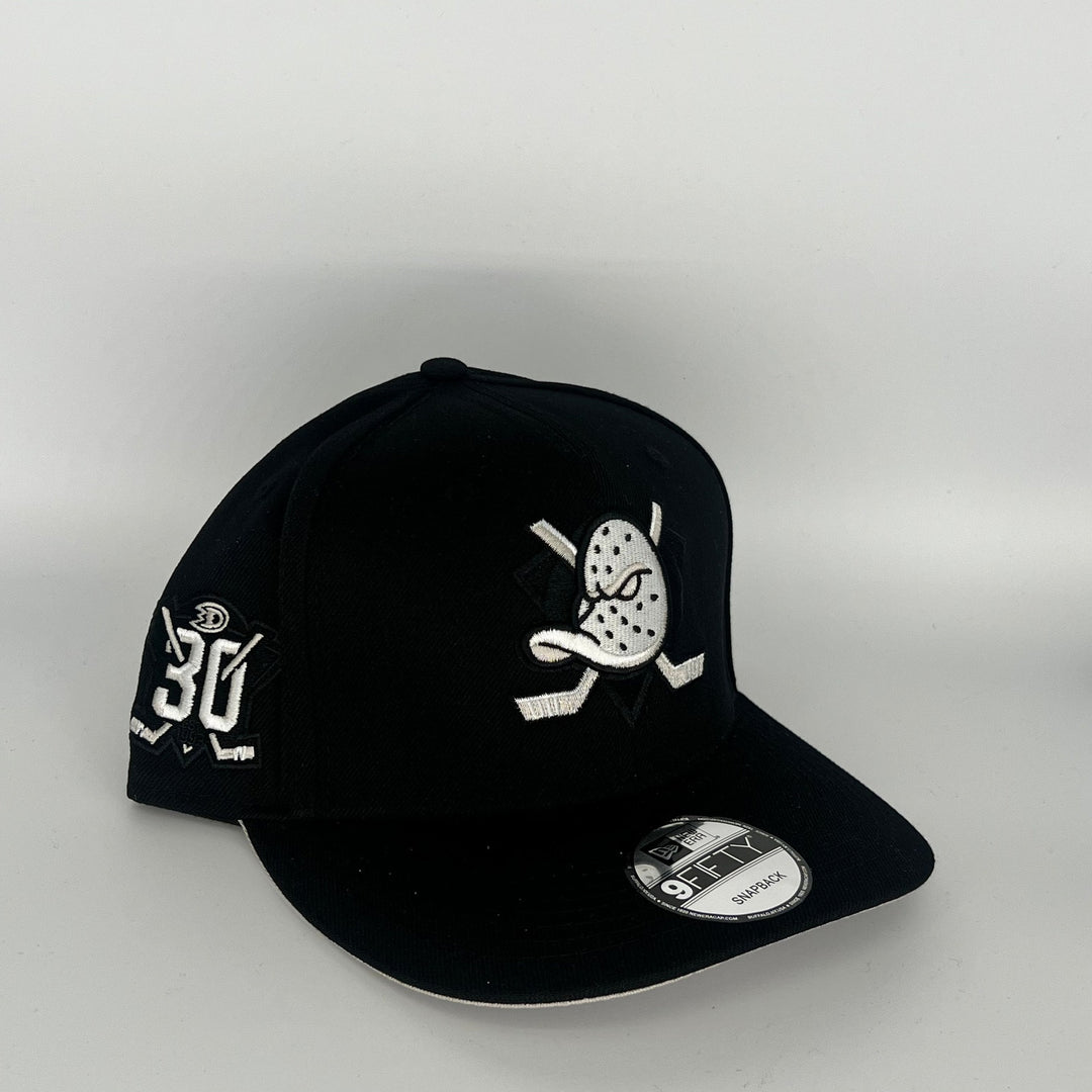 Black Anaheim Ducks 30th Anniversary Side Patch New Era NHL 9Fifty Snapback Hat