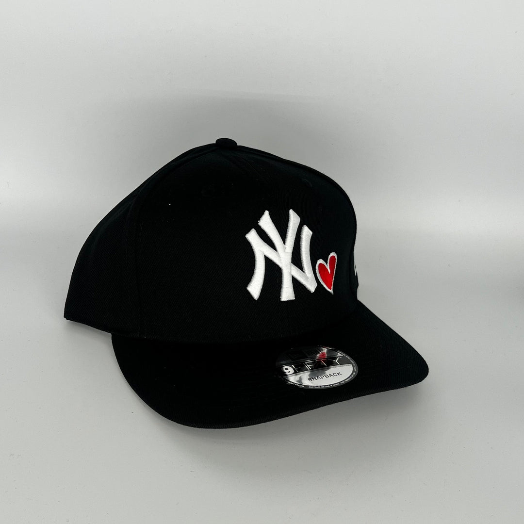 Black New York Yankees With Red Love Symbol New Era MLB 9Fifty Snapback Hat