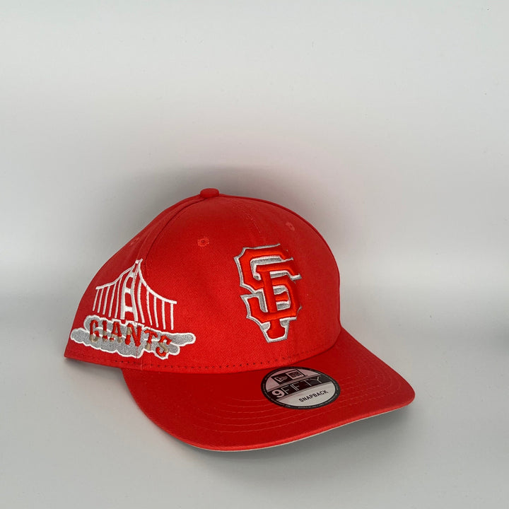 Red San Francisco Giants Golden Gate Bridge GIANTS Side Patch New Era MLB 9Fifty Snapback Hat