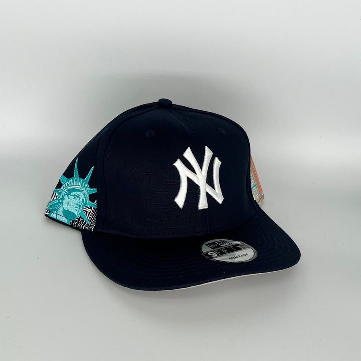 Black New York Yankees Statue of Liberty Side Patch New Era MLB 9Fifty Snapback Hat