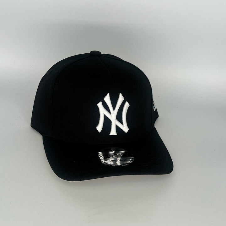 Black New York Yankees New Era 9Forty Snapback Hat