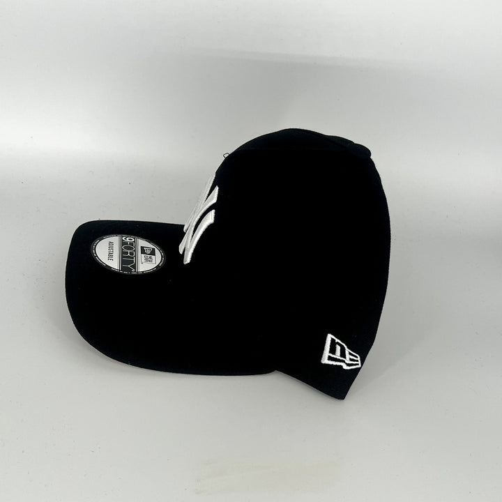 Black New York Yankees New Era 9Forty Snapback Hat
