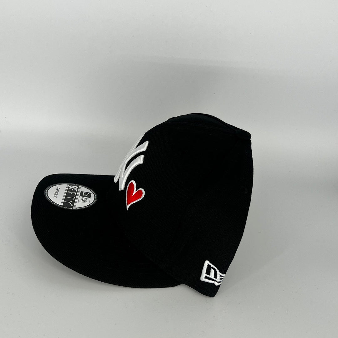 Black New York Yankees With Red Love Symbol New Era MLB 9Fifty Snapback Hat