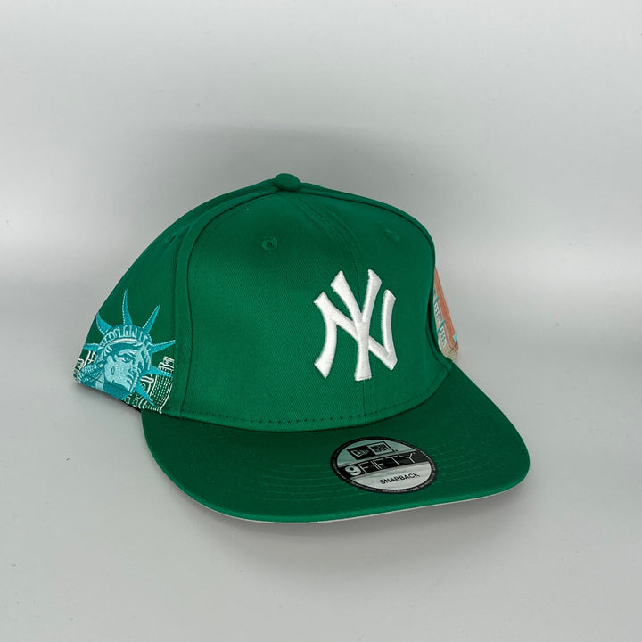 Green New York Yankees Statue of Liberty Side Patch New Era MLB 9Fifty Snapback Hat