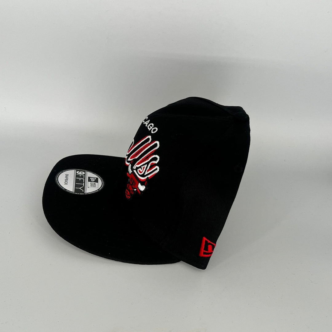 Black Chicago Bulls Logo Side Patch New Era NBA 9Fifty Snapback Hat