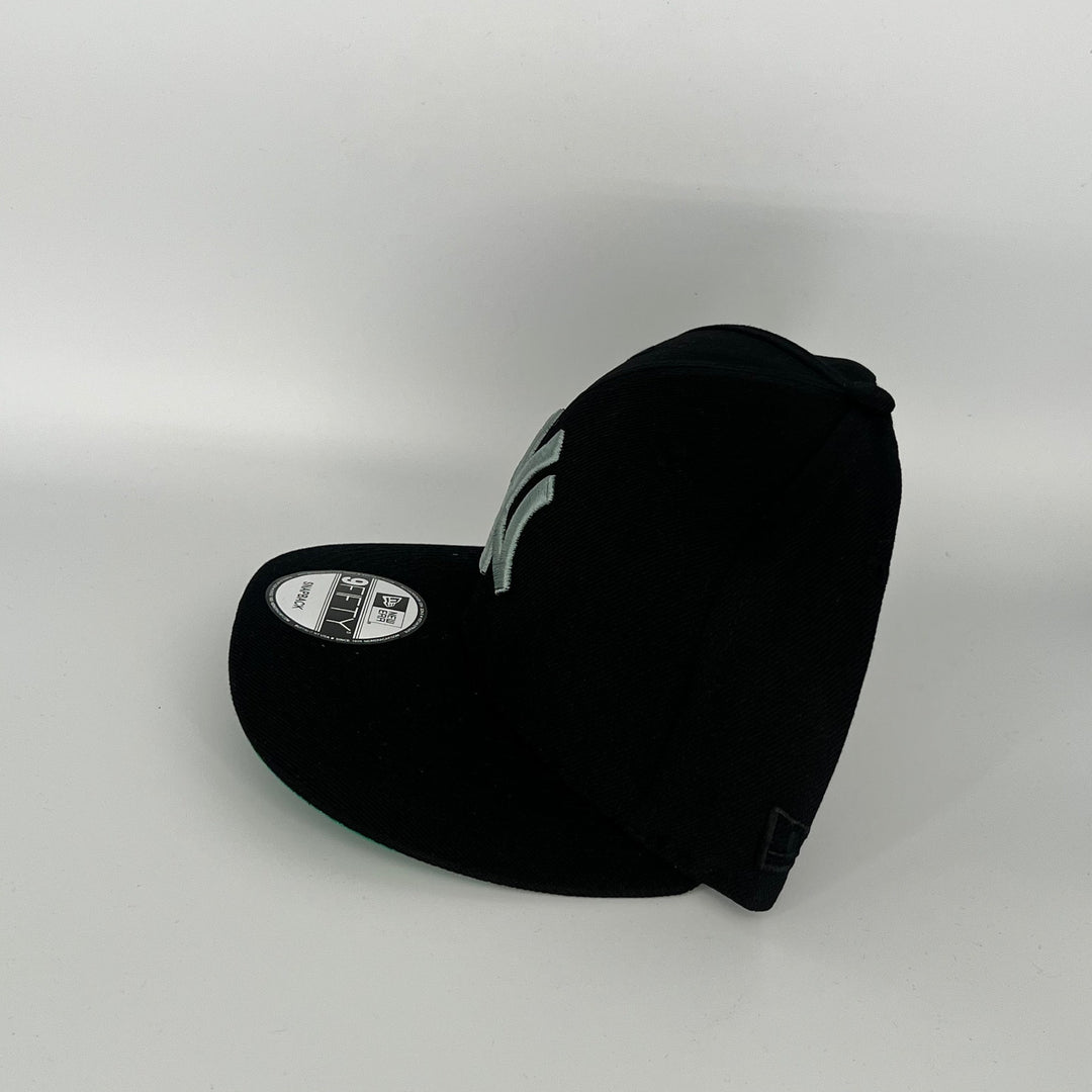 Black New York Yankees 1999 World Series Side Patch New Era MLB 9Fifty Snapback Hat
