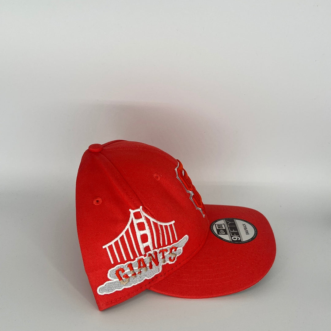 Red San Francisco Giants Golden Gate Bridge GIANTS Side Patch New Era MLB 9Fifty Snapback Hat