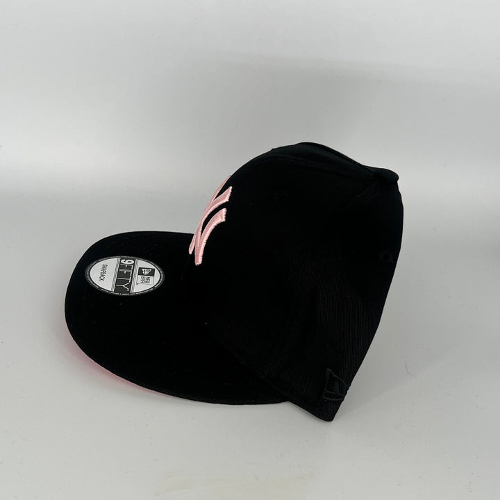 Black New York Yankees 1999 World Series Side Patch New Era MLB 9Fifty Snapback Hat