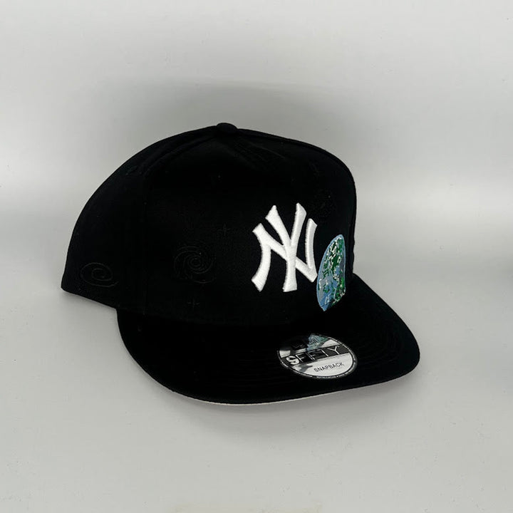 Black New York Yankees Globe Patch New Era MLB 9Fifty Snapback Hat
