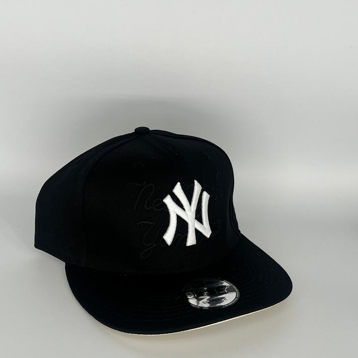 Black New York Yankees NY Overlap New Era MLB 9Fifty Snapback Hat